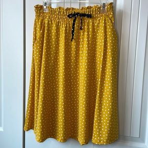 Crescent Drive Yellow Polka Dot Skirt w/ pockets